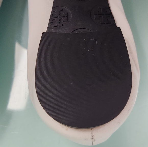 Tory Burch Black and White Flats with Gold Logo GREAT CONDITIONS - Picture 9 of 11